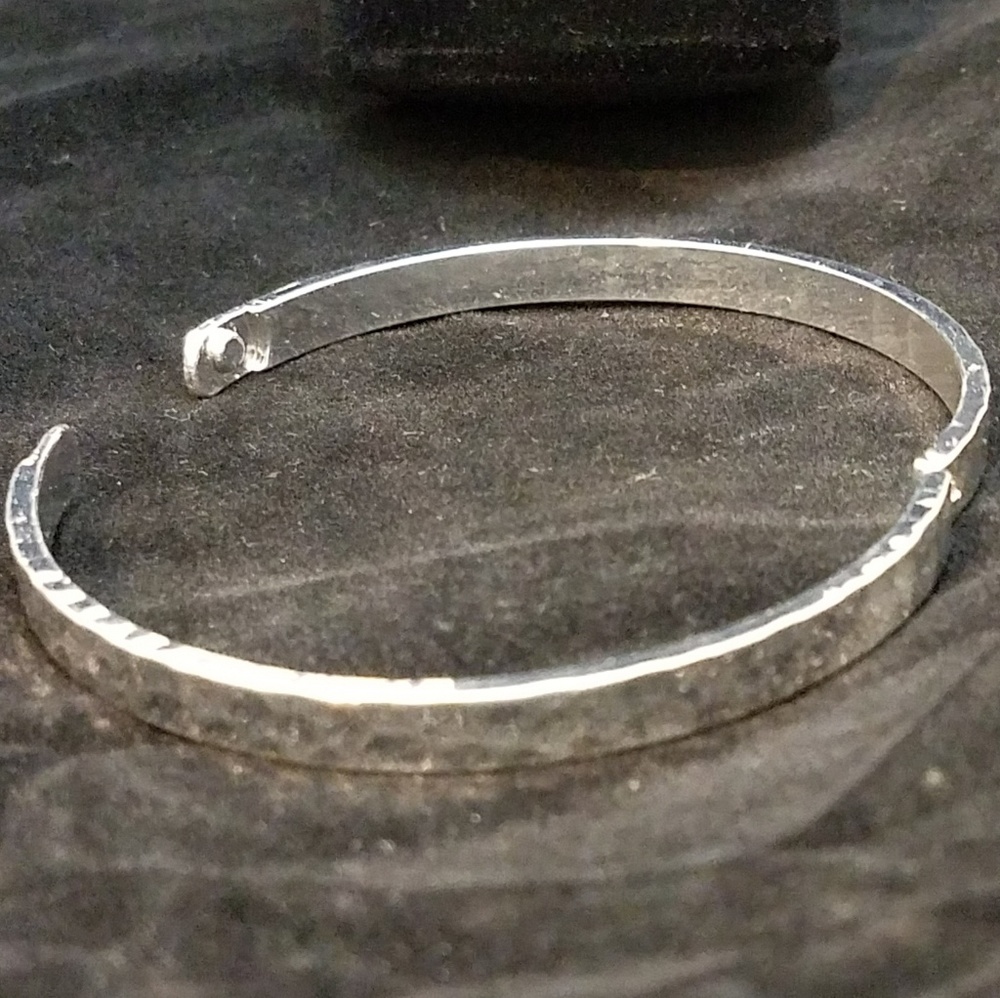 Snap simple bangle bracelet - Picture 2 of 3